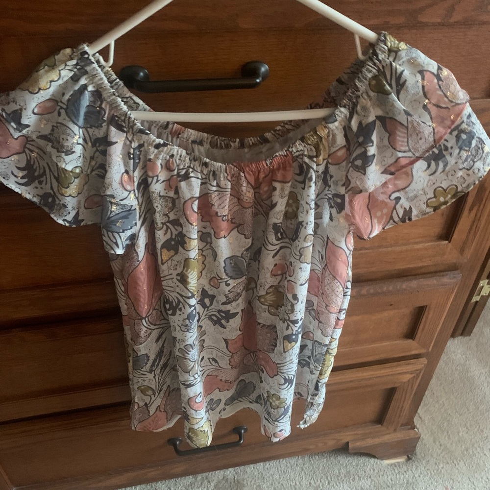 Cute loft short sleeve top with ruffle sleeves